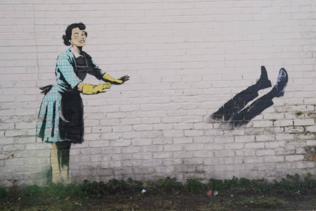 Neues Graffiti von #Banksy zerlegt –