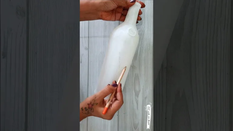 Glitter Painting on Bottle / Abstract Painting / Modern home decor / Easy Bottle Art