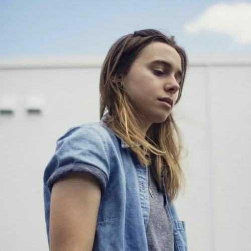 Julien Baker - Art School Wannabe (Sorority Noise cover) 4 Julien Baker - Art School Wannabe (Sorority Noise cover)