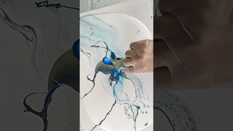 Get Ready To Relax With This Mesmerizing Fluid Art Experience