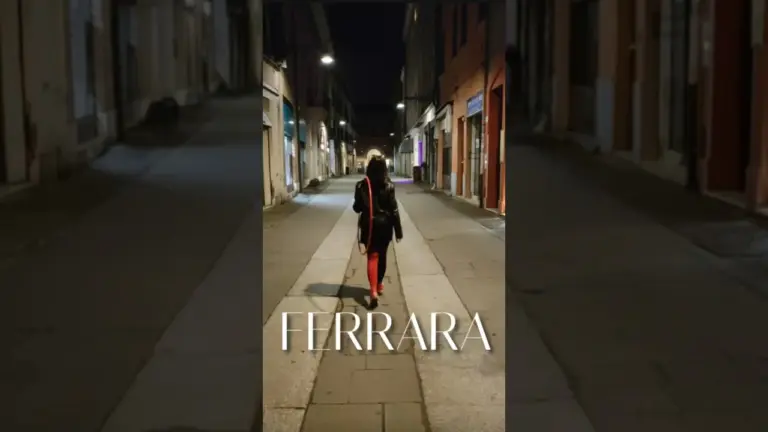 Ms. Italia in Ferrara. #mitossi #artist #ferrara #night #walk #hulahoop #exhibition #performance