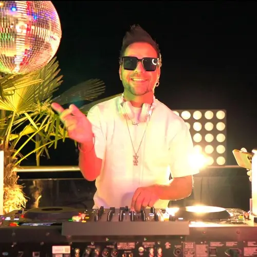 Melodic House Set (Emotional Festival Bangers) Goosebumps Feeling :) 3 Melodic House Set (Emotional Festival Bangers) Goosebumps Feeling :)