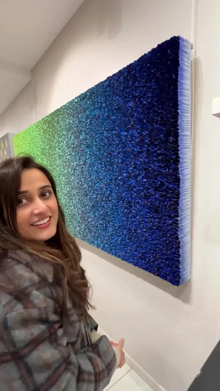 This Art in Paris Changes Color 😍 2 ed8fcf3592c84b83926ae1c72731e4f5