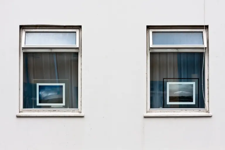 Blue eye, brown eye 6100