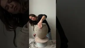 Hand-building a Pot using the Coiling Method #pottery #coiling #ceramics